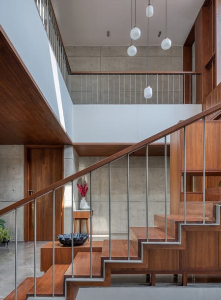 The House of Parallel Walls